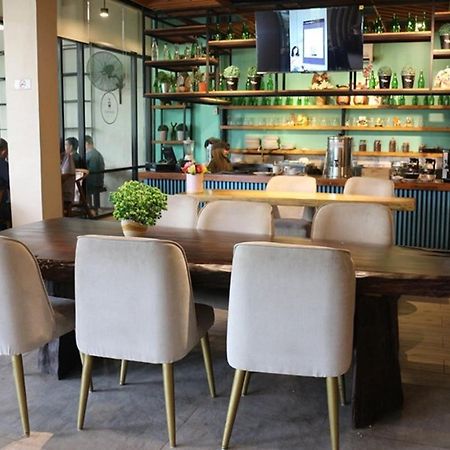Crew Express Hotel Lubukpakam Экстерьер фото
