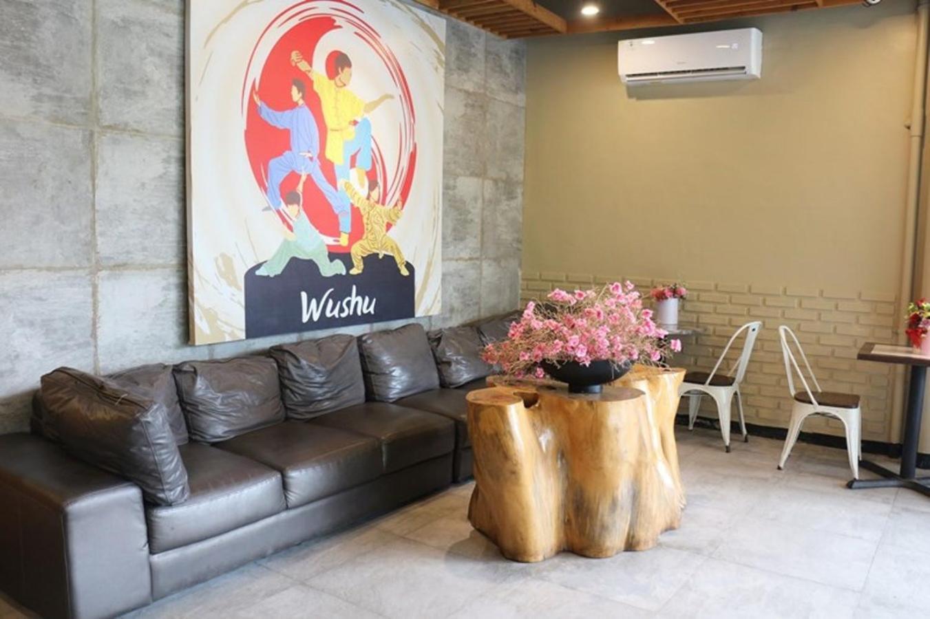 Crew Express Hotel Lubukpakam Экстерьер фото